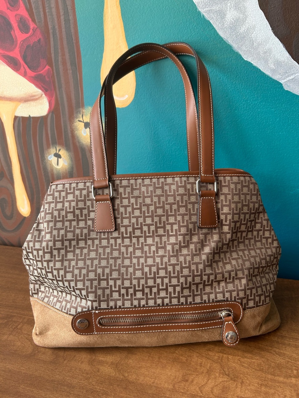 Vintage Tommy
Hilfiger Monogram
Canvas Shoulder Bag
-   Great Condition